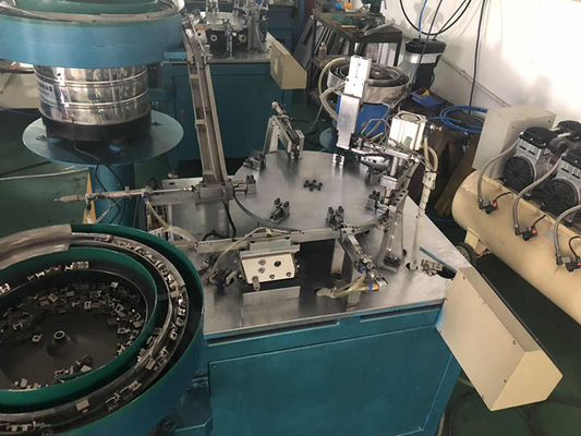 Garderoben-hydraulisches Puffer-intelligentes Scharnier-zusammenbauende Ausrüstung 220V